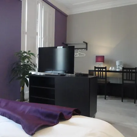 Brustar Gotic-centric Guest house