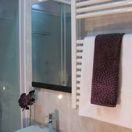 Brustar Gotic-centric Guest house