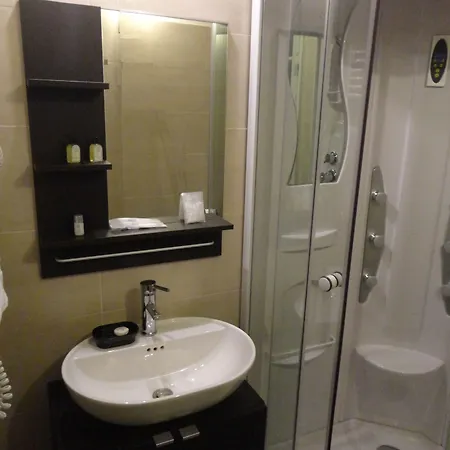 Brustar Gotic-centric Casa de hóspedes 2*